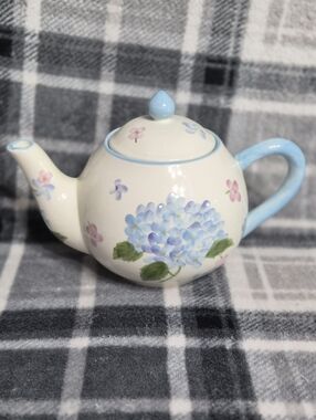 Hand-Painted Hydrangea Ceramic Teapot - Blue Accents